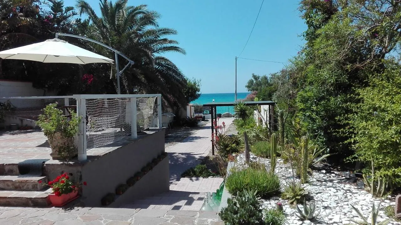 *** Bed & Breakfast La Casa A Mare B&B San Saba Italy